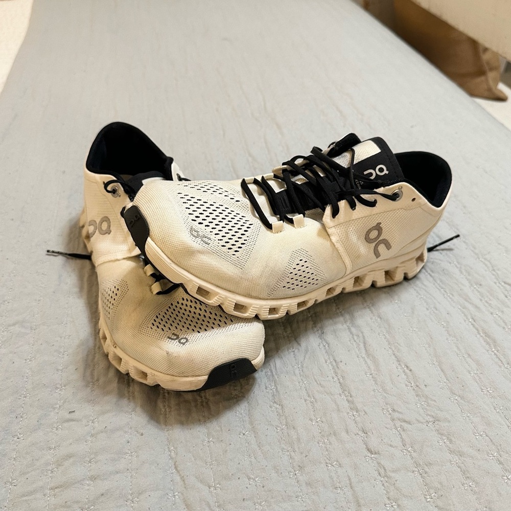 Women’s On cloud tennis shoes